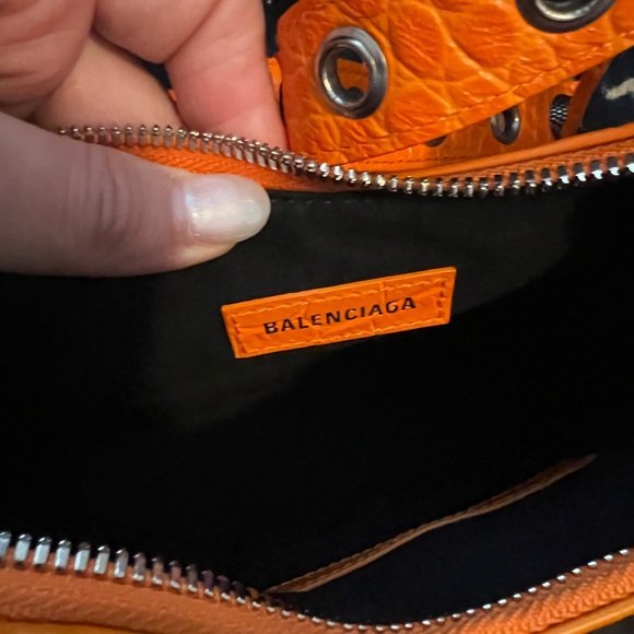 AUTH BALENCIAGA Le cagole xs orange bag with mirror and pochette - excellent - Picture 6 of 9